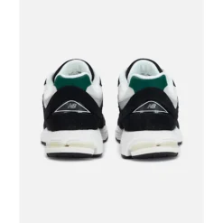 Adults 2002R Trainers-New Balance Clearance