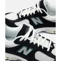 Adults 2002R Trainers-New Balance Clearance