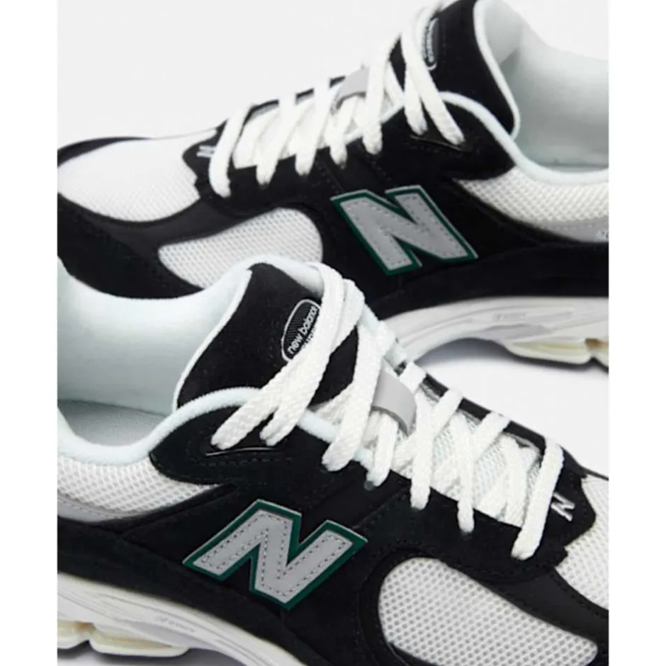 Adults 2002R Trainers-New Balance Clearance