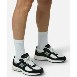 Adults 2002R Trainers-New Balance Clearance
