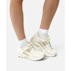 Womens Zoom Vomero 5-Nike Outlet